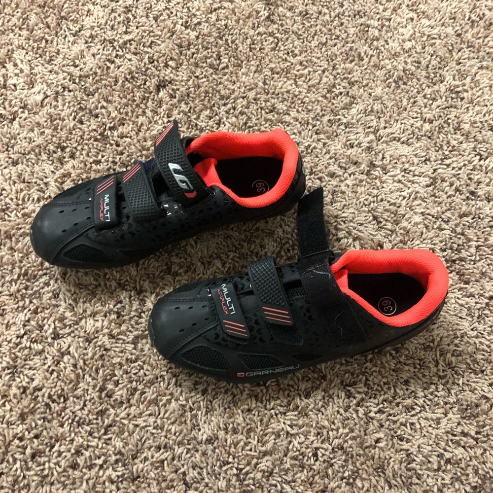 Cycle shoes size 39